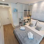 Guest house Gallery With Parking 3*
