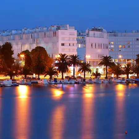 Gallery With Parking Pensjonat Zadar