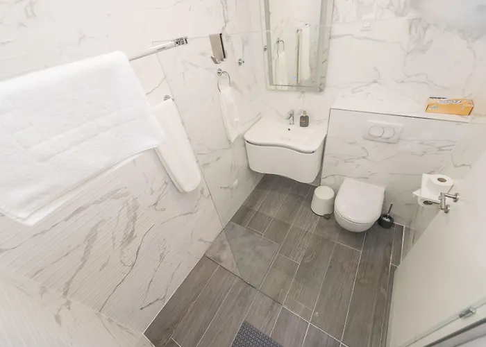 Gallery With Parking 3*