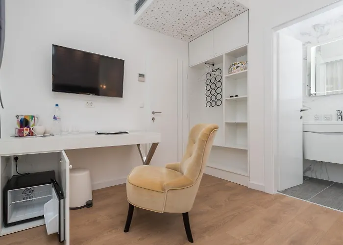 Gallery With Parking