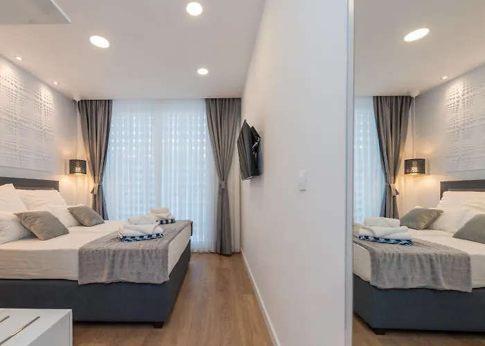 Guest house Gallery With Parking 3*