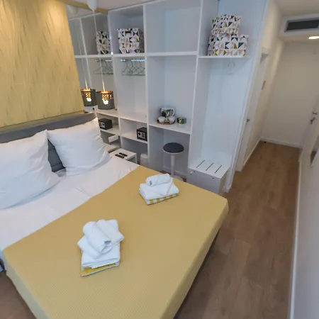 Gostinjska kuća Gallery With Parking 3*