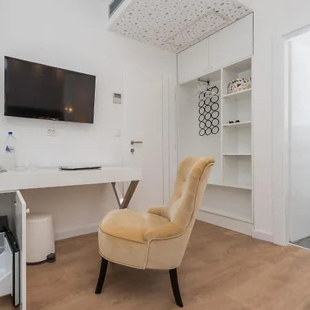 Gallery With Parking