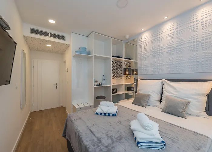 Gallery With Parking Задар