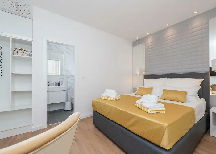 Гостевой дом Gallery With Parking 3*