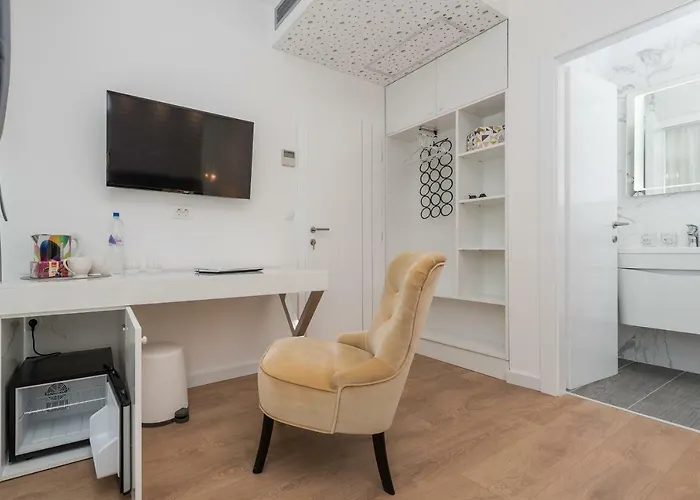 Gallery With Parking Задар